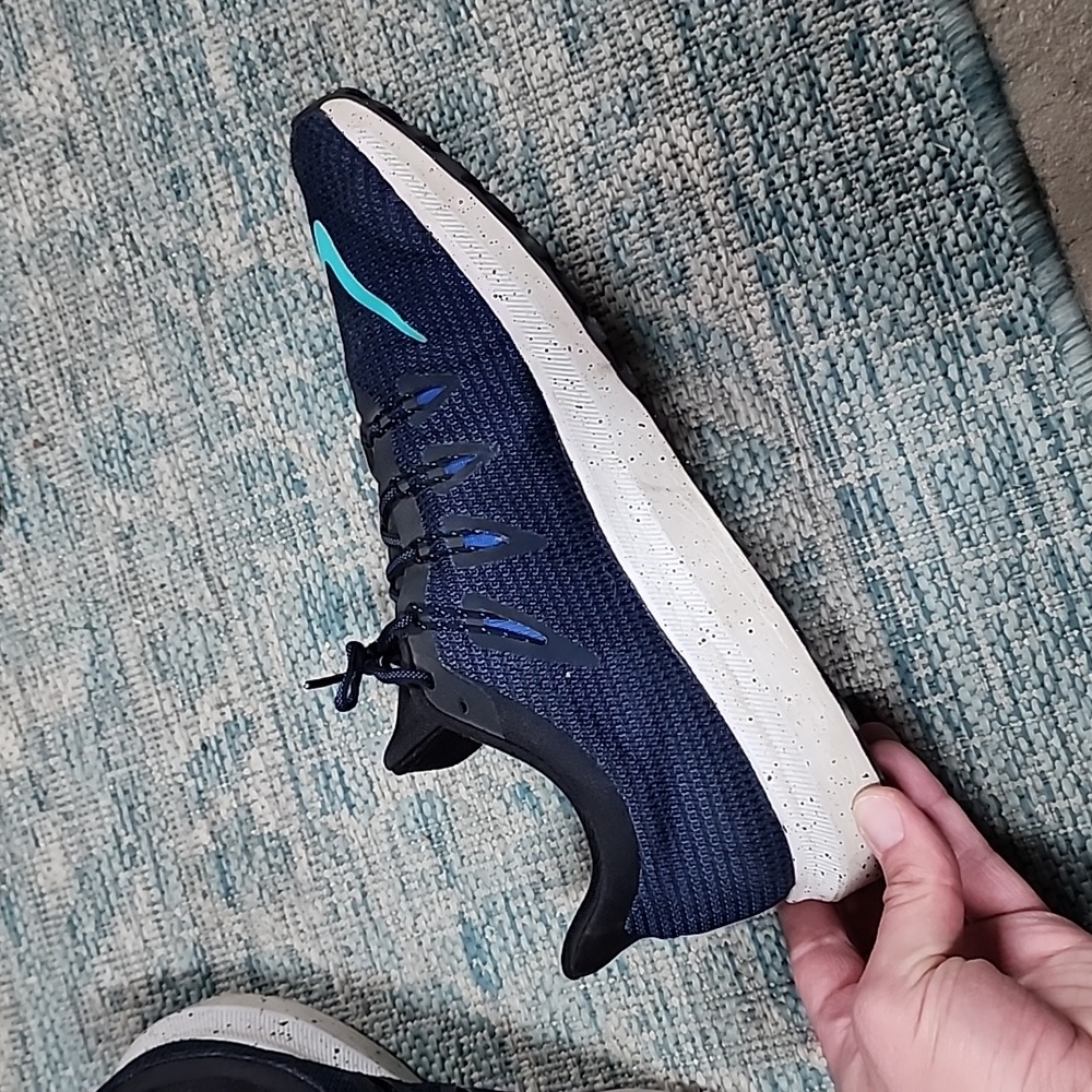 Nike running shoe - Picture 4 of 7